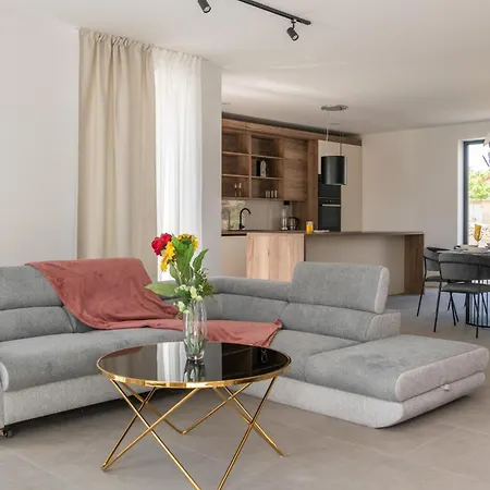 Ferienhaus 3 Bedroom In Orbanići